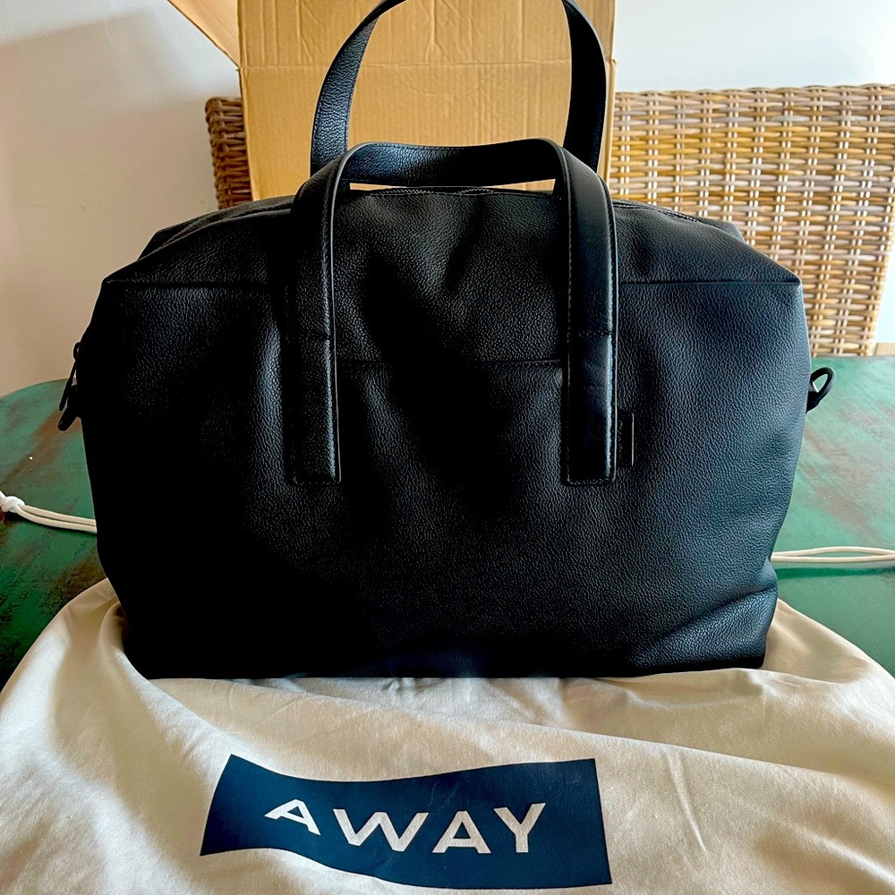 Away “Everywhere” bag.